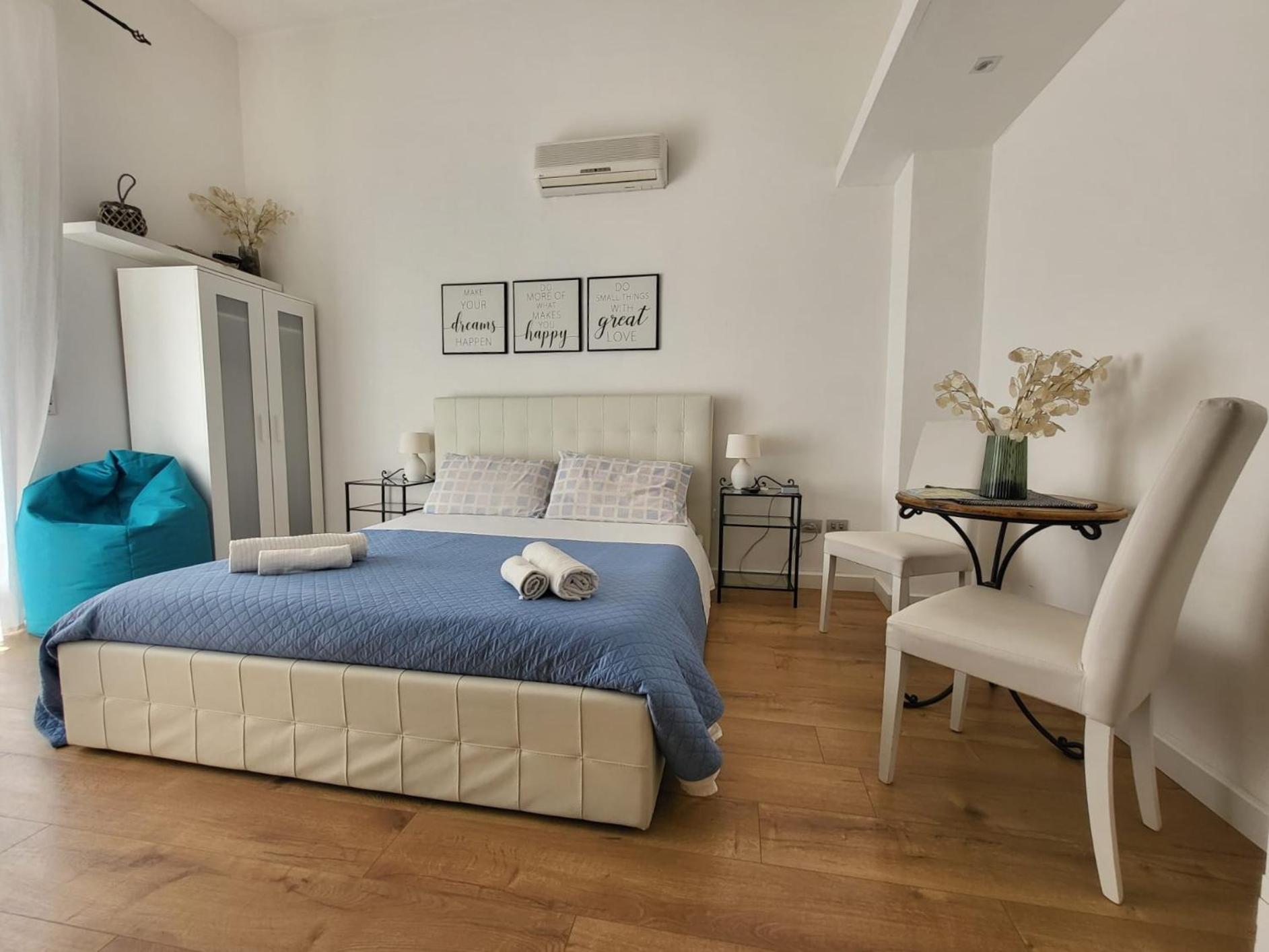 לינה וארוחת בוקר Living קליארי מראה חיצוני תמונה